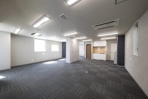 Office space for 20 to 30 person with window - TENSHO OFFICE