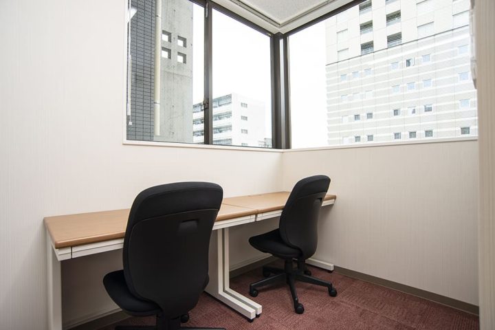 Office space for 2 person with window - TENSHO OFFICE
