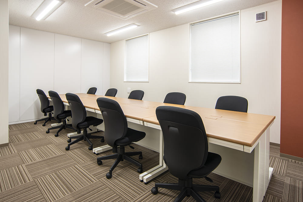 Office space for 10 to 12 person with window - TENSHO OFFICE