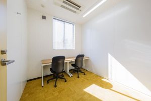 Office space for 3 people with window - TENSHO OFFICE Shimbashi Gochome