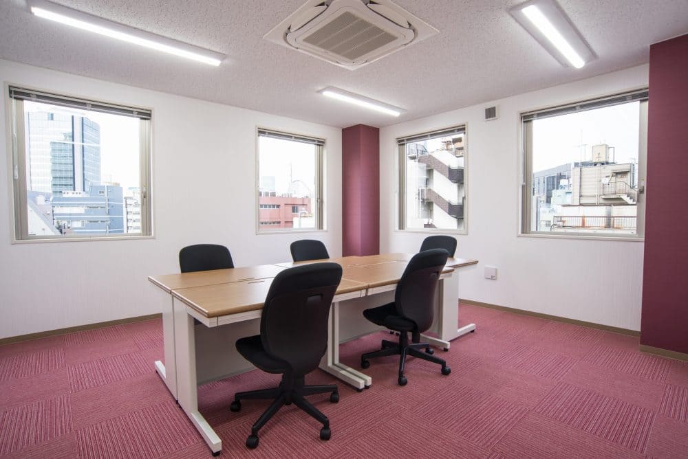 Office space for 11 to 13 person with window - TENSHO OFFICE Suidobashi