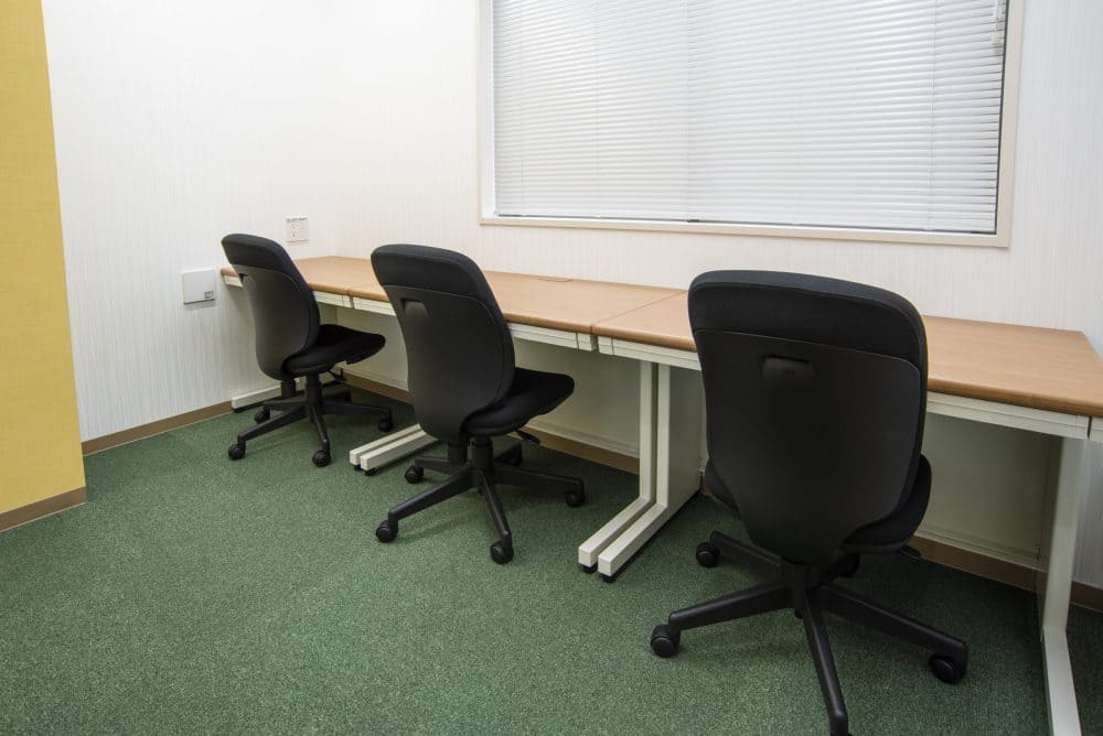 Office space for 3 person with window - TENSHO OFFICE Suidobashi