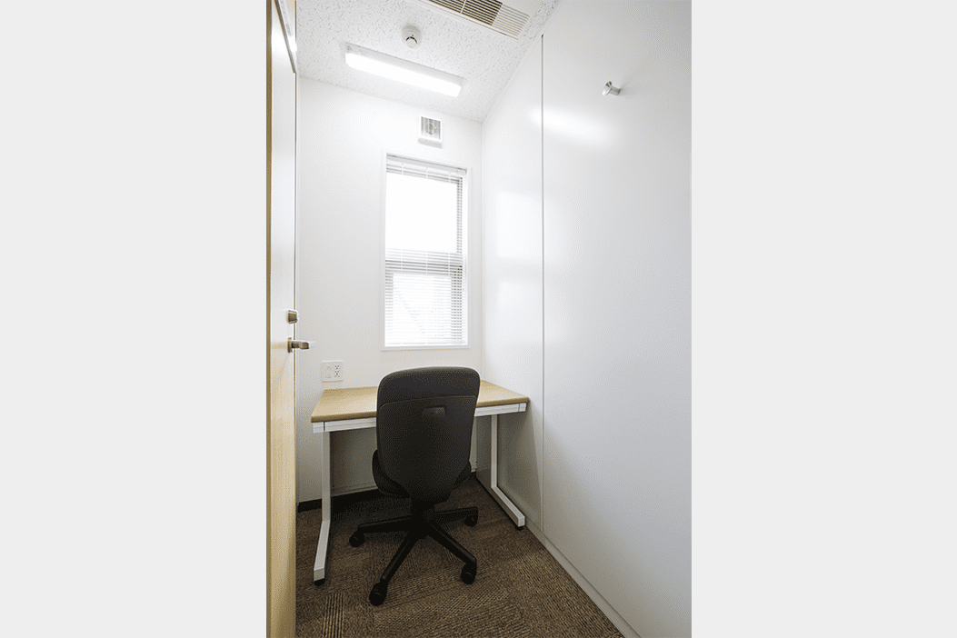 Office space for 1 person with window - TENSHO OFFICE Akihabara Manseibashi