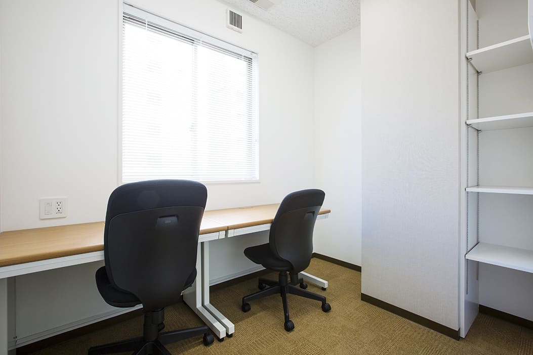 Office space for 2 person with window - TENSHO OFFICE Akihabara Manseibashi