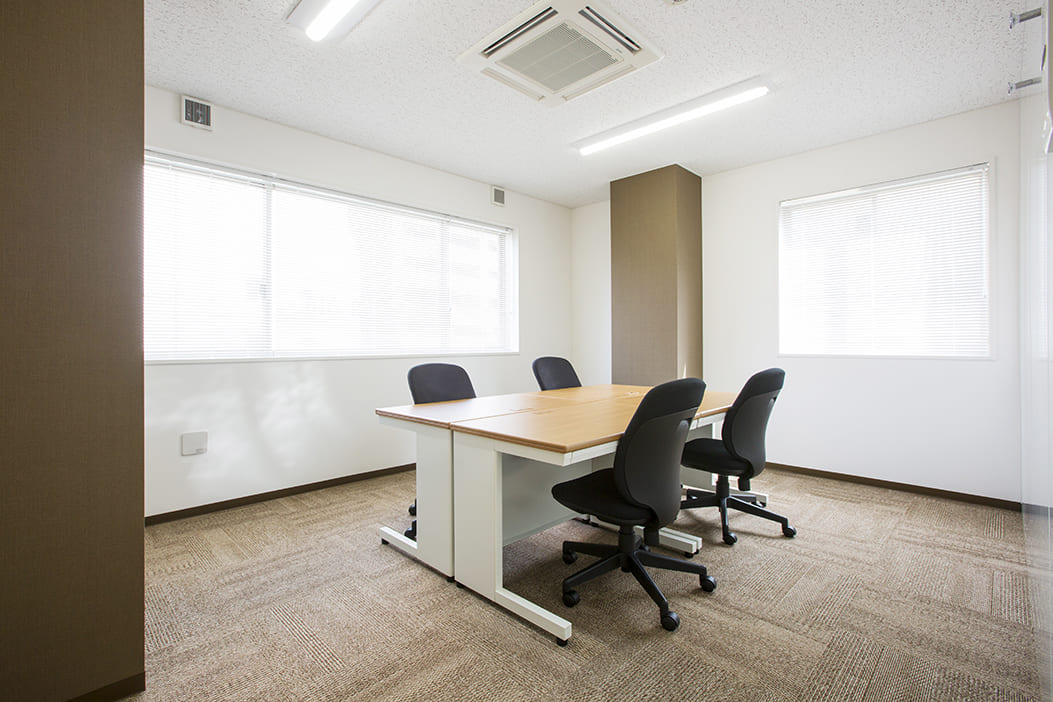 Office space for 8 person with window - TENSHO OFFICE Akihabara Manseibashi