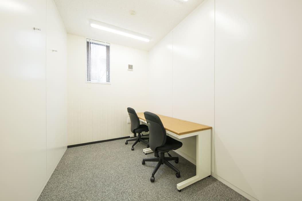 Office space for 3 person with window - TENSHO OFFICE Ikebukuro Nishiguchi ANNEX