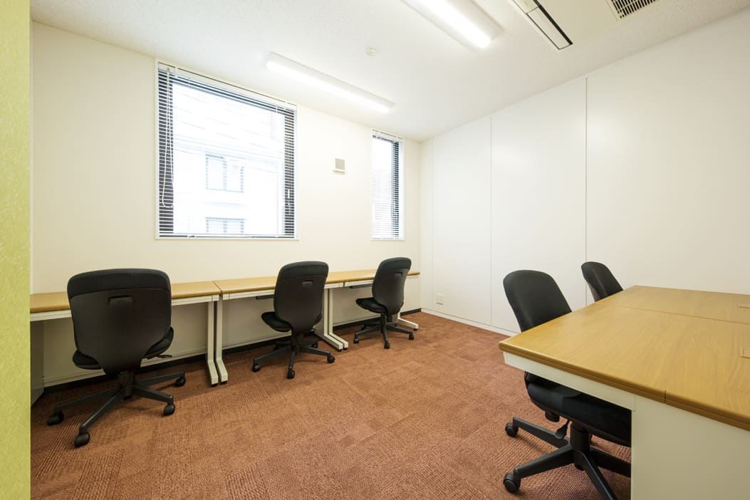 Office space for 4 to 6 person with window - TENSHO OFFICE Ikebukuro Nishiguchi ANNEX