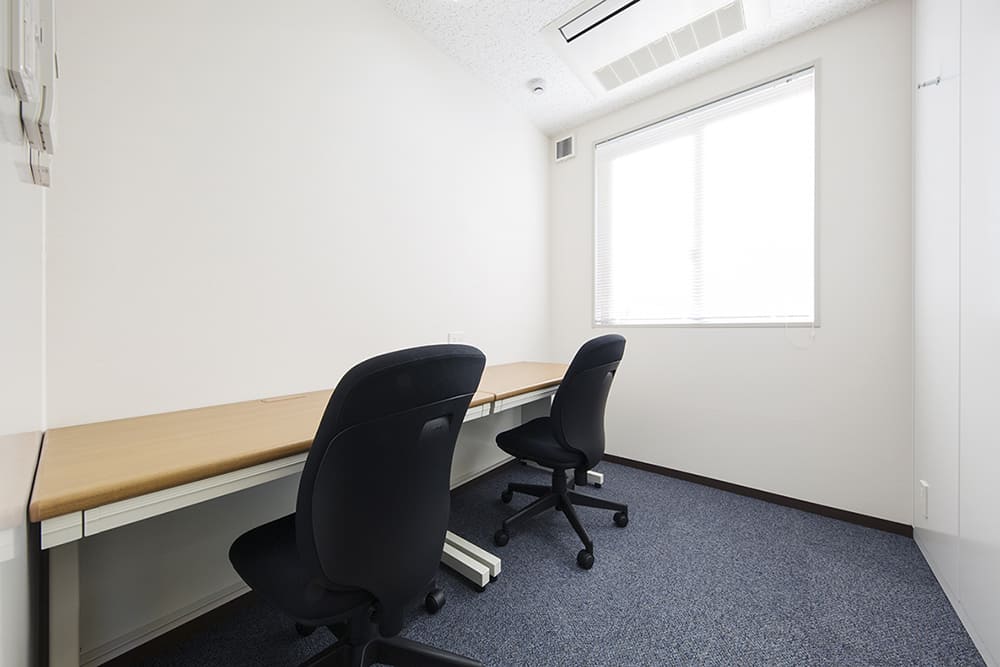 Office space for 2 person with window - TENSHO OFFICE Shimbashi Akarenga Street