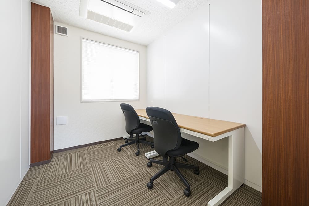 Office space for 2 person with window - TENSHO OFFICE