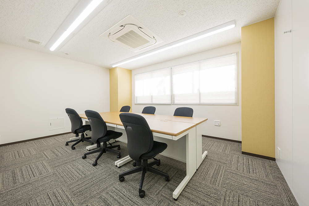 Office space for 8 to 10 person with window - TENSHO OFFICE