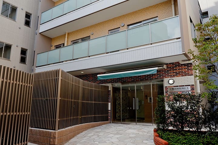 Frontal Building Approach - TENSHO OFFICE