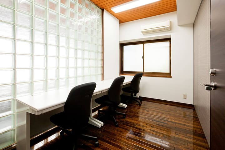 Office space for 3 to 5 person with window - TENSHO OFFICE Shirokane