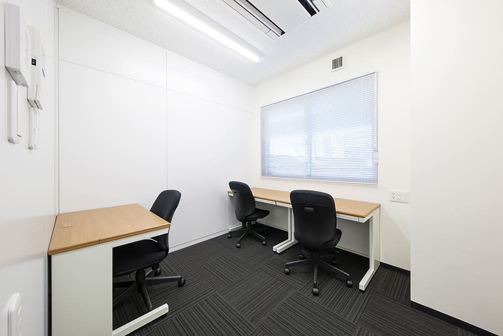 Office space for 3 to 4 person with window - TENSHO OFFICE Kanda