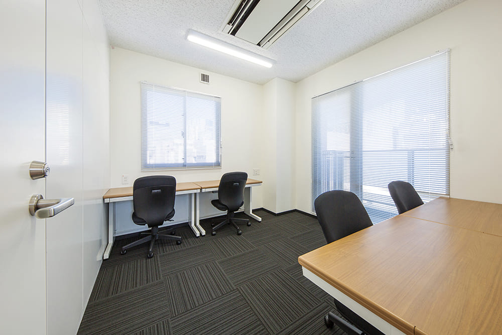 Office space for 3 to 5 person with window - TENSHO OFFICE kanda