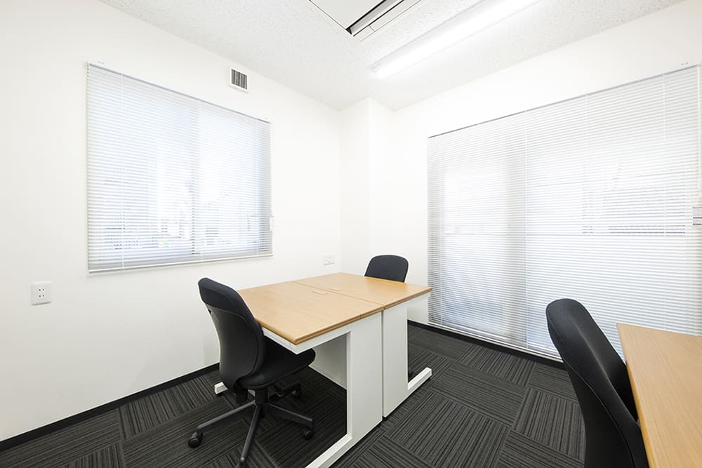 Office space for 4 to 5 person with window - TENSHO OFFICE kanda