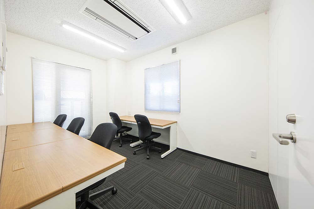 Office space for 4 to 6 person with window - TENSHO OFFICE kanda