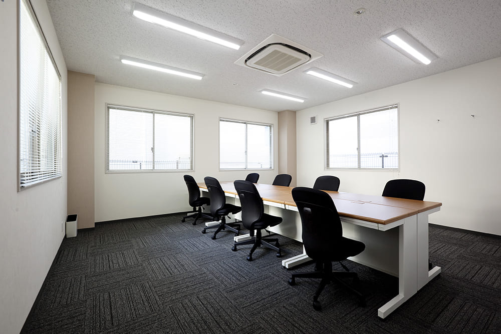 Office space for 10 to 14 person with window - TENSHO OFFICE
