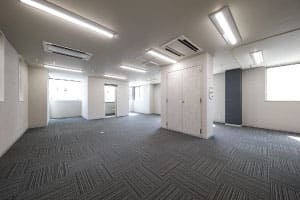 Office space for 20 to 30 person with window - TENSHO OFFICE