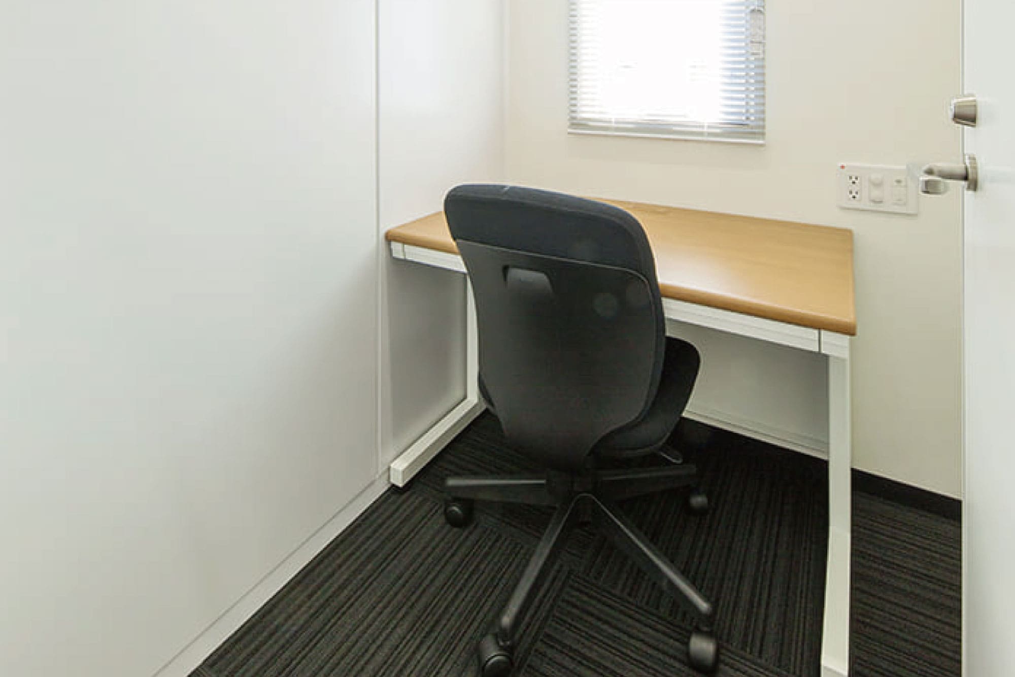 Office space for 1 person with window - TENSHO OFFICE kanda