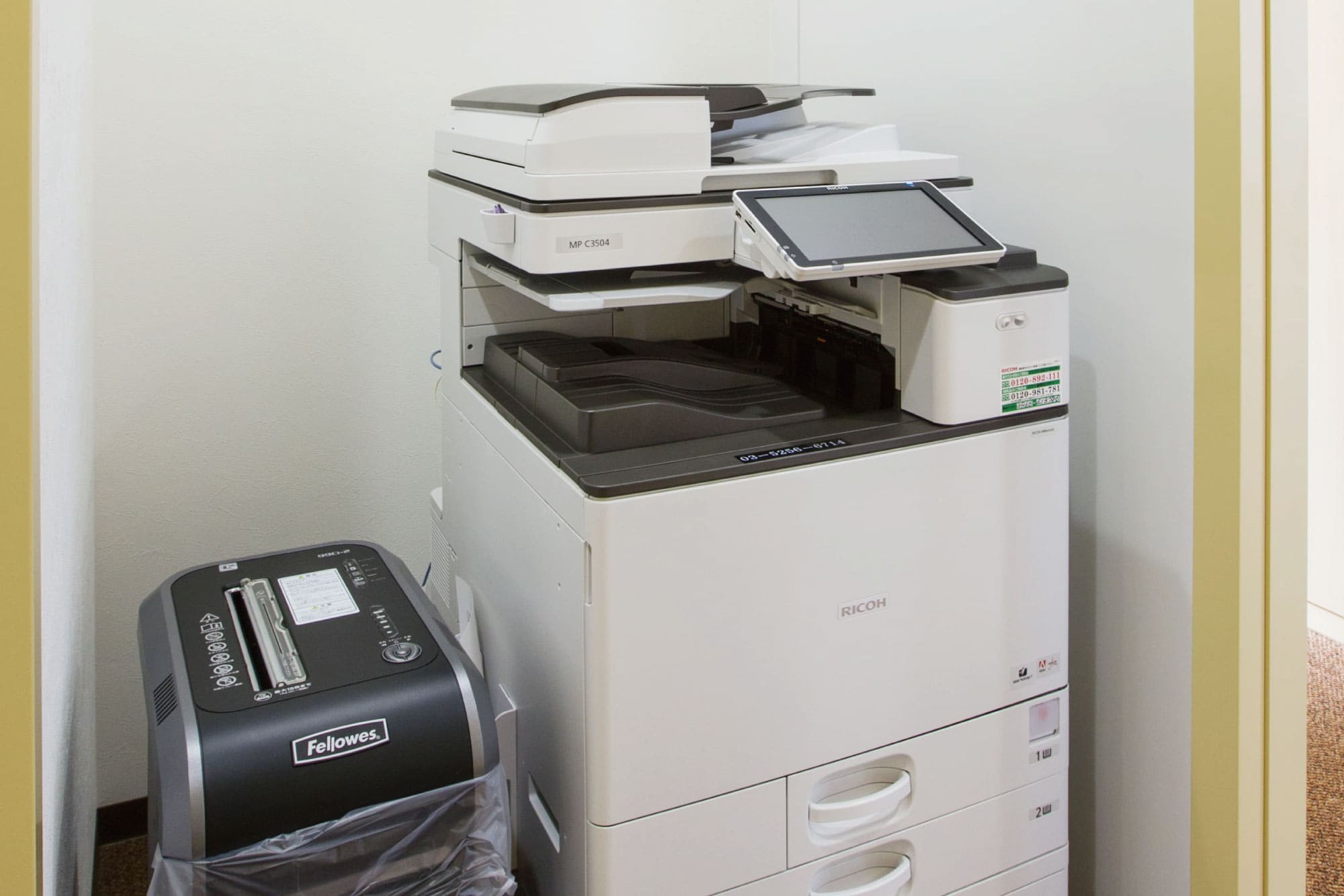 Copy machine and shredder- TENSHO OFFICE Akihabara Manseibashi