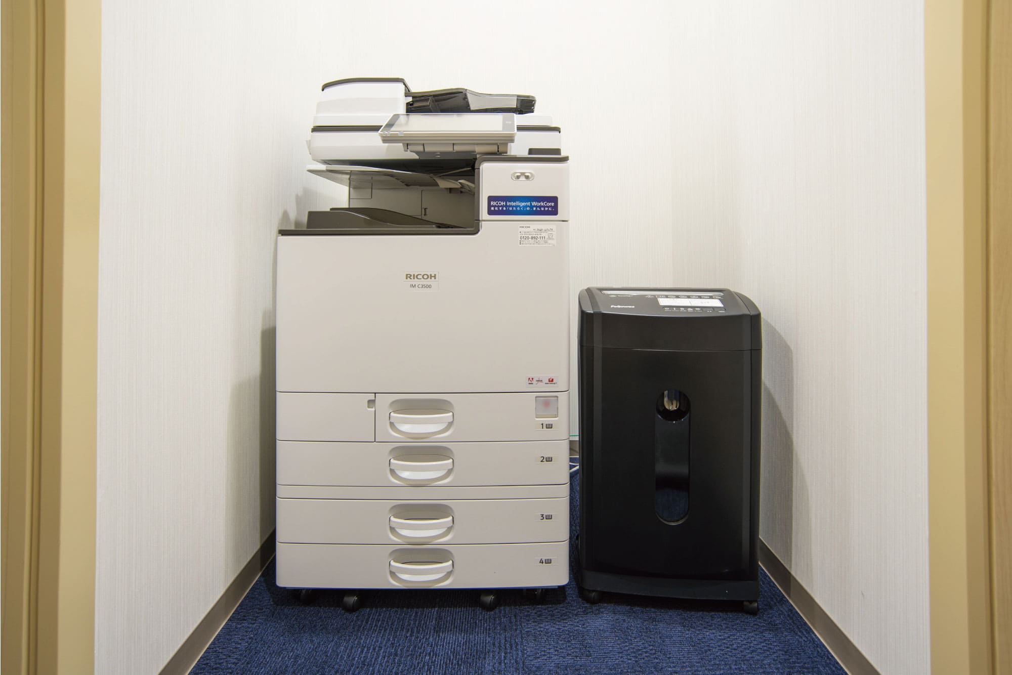 Copy machine and shredder - TENSHO OFFICE Higashi-shinjuku