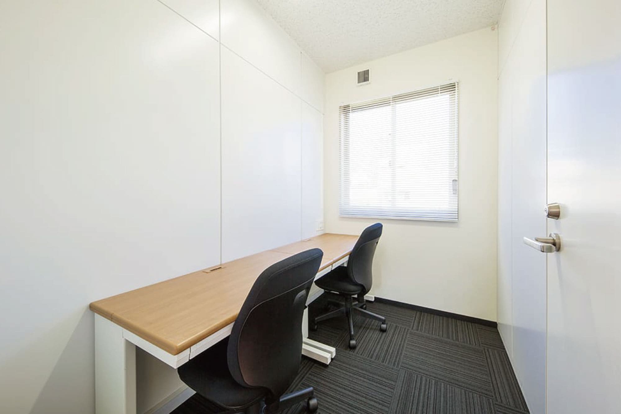 Office space for 2 person with window - TENSHO OFFICE kanda