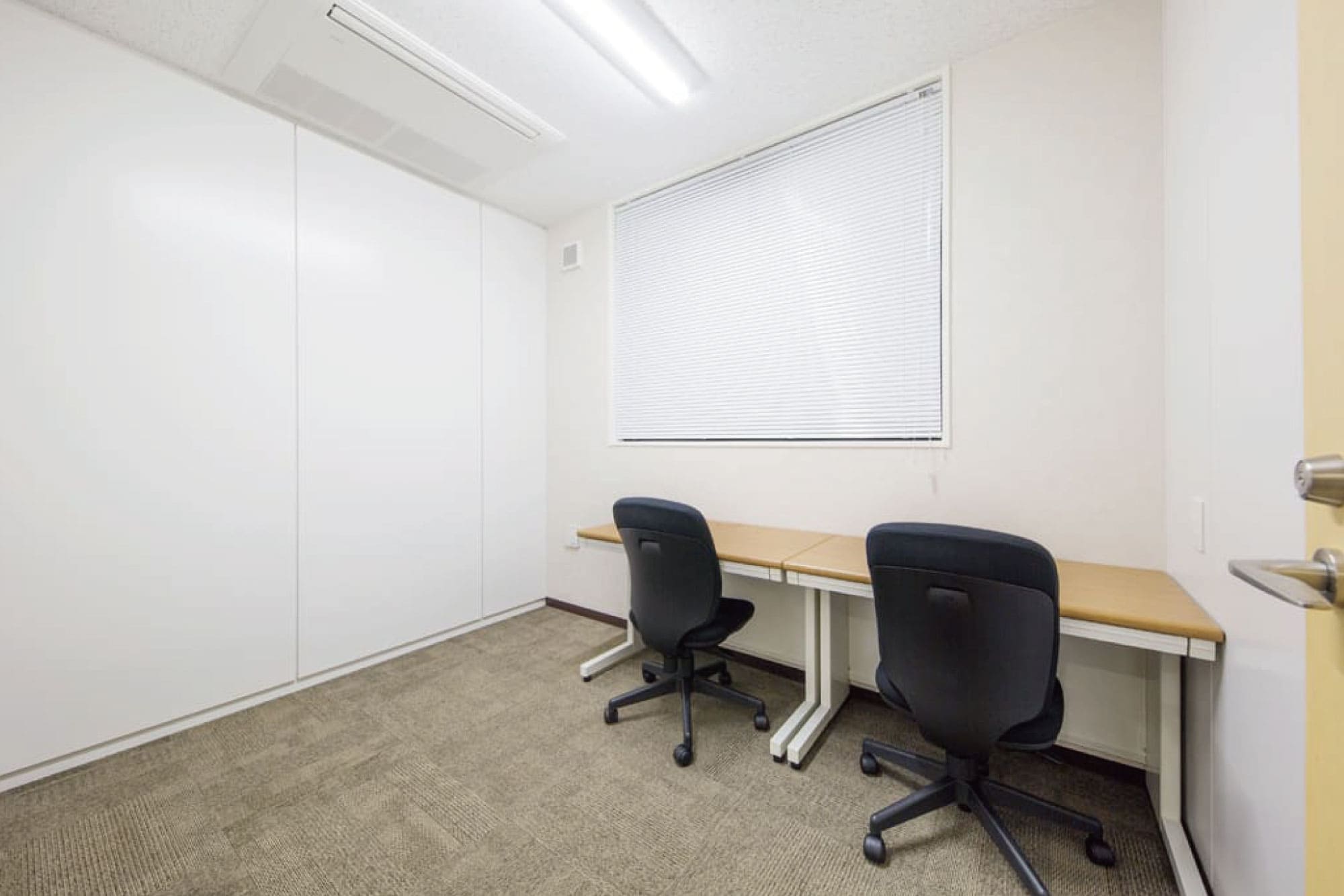Office space for 3 to 4 person with window - TENSHO OFFICE Ochanomizu