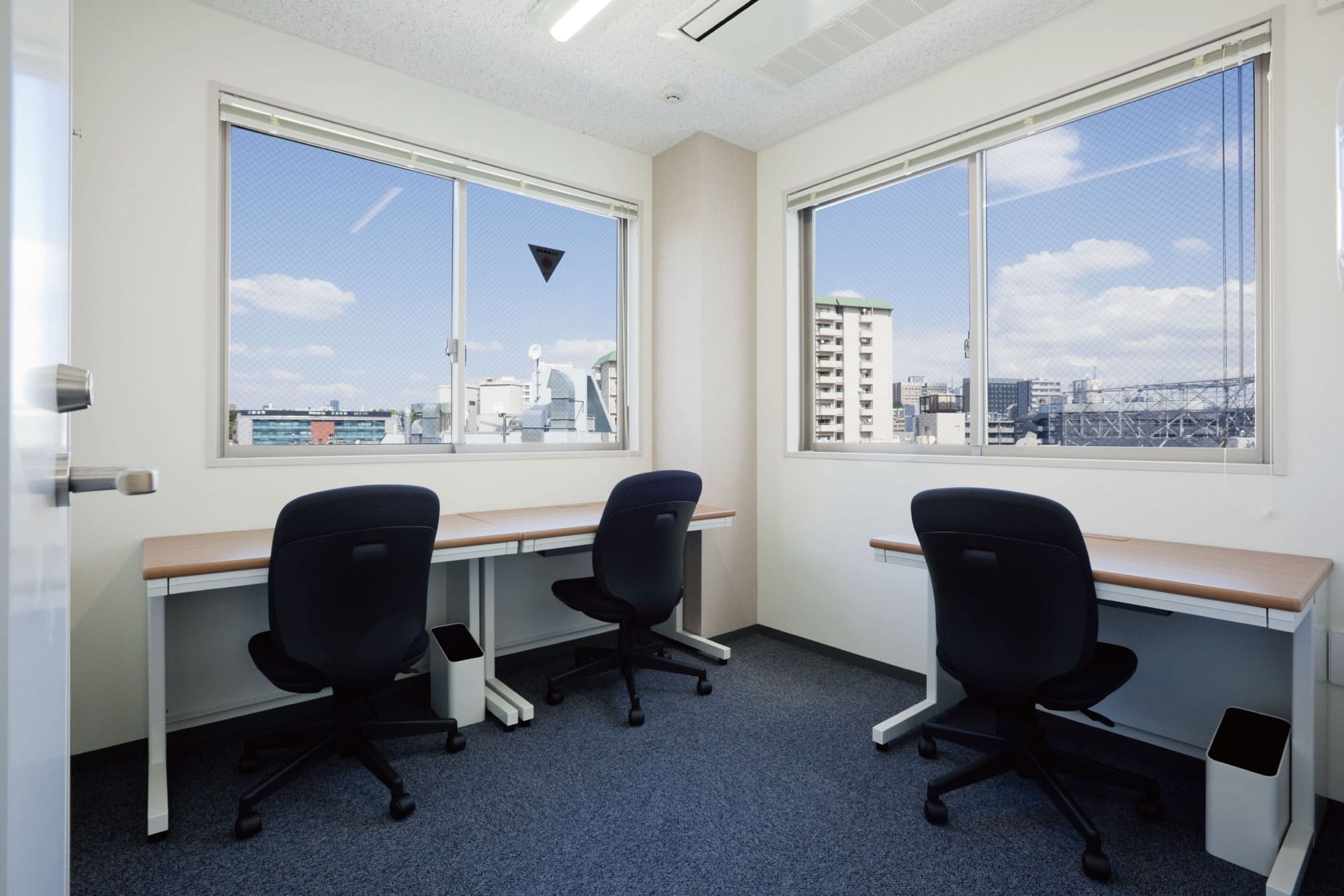Office space for 3 to 4 person with window - TENSHO OFFICE Takadanobaba