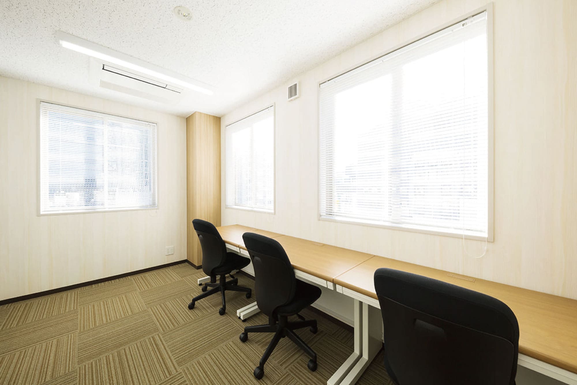 Office space for 4 person with window - TENSHO OFFICE Shimbashi Akarenga Street