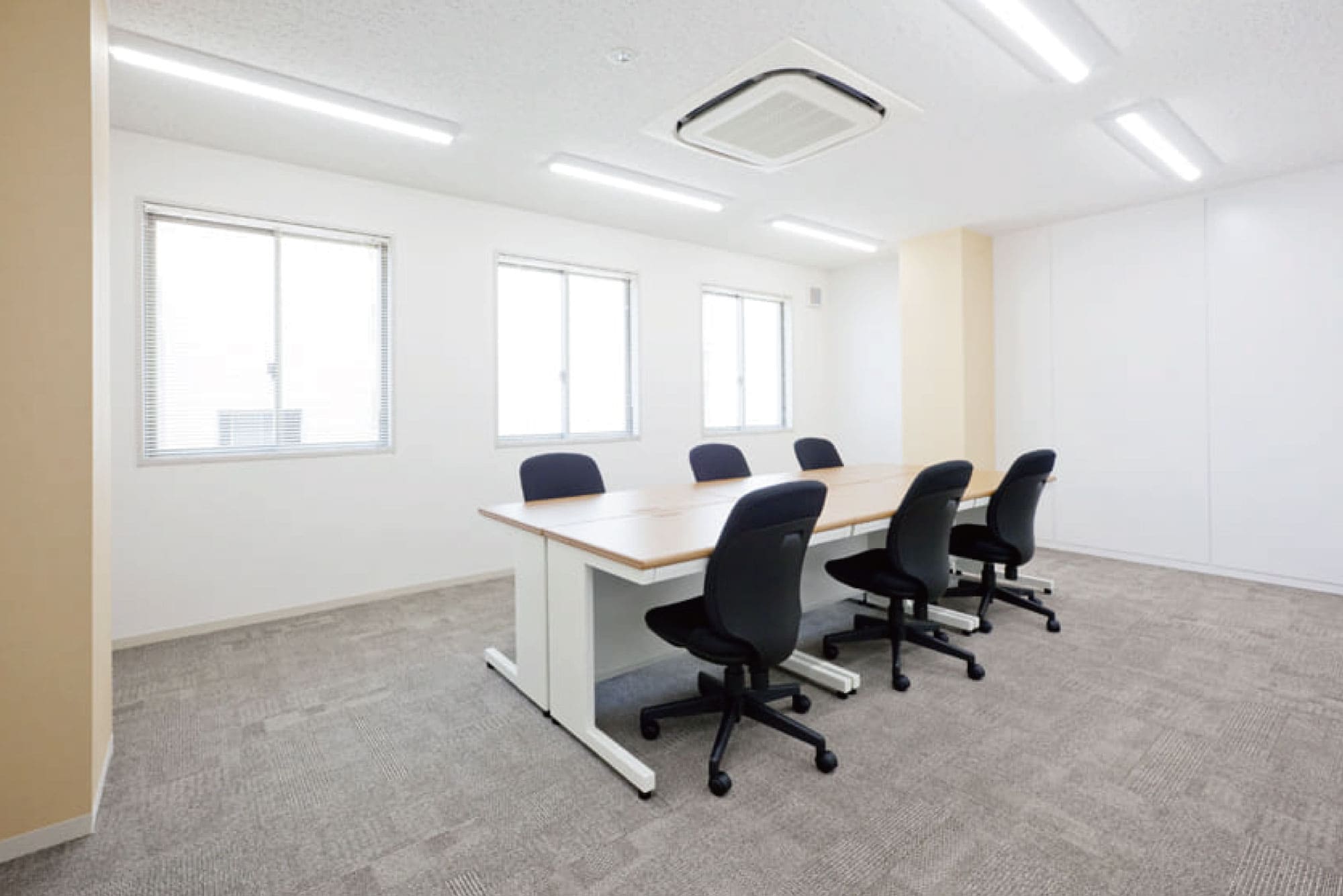 Office space for 8 to 15 person with window - TENSHO OFFICE Ikebukuro Nishiguchi