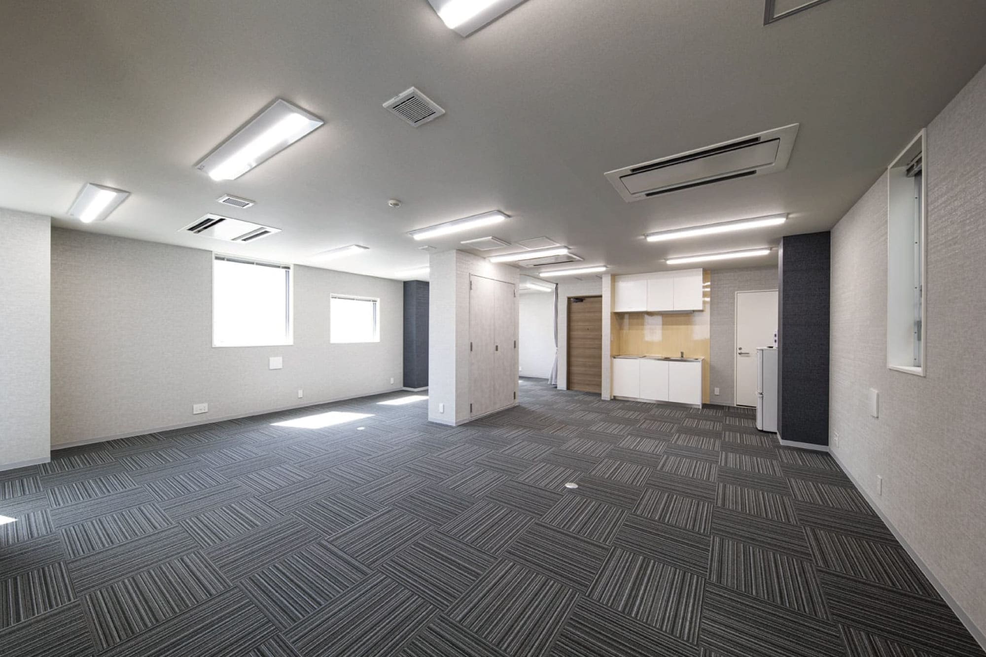 Office space for 20 to 30 person with window - TENSHO OFFICE Higashi-shinjuku