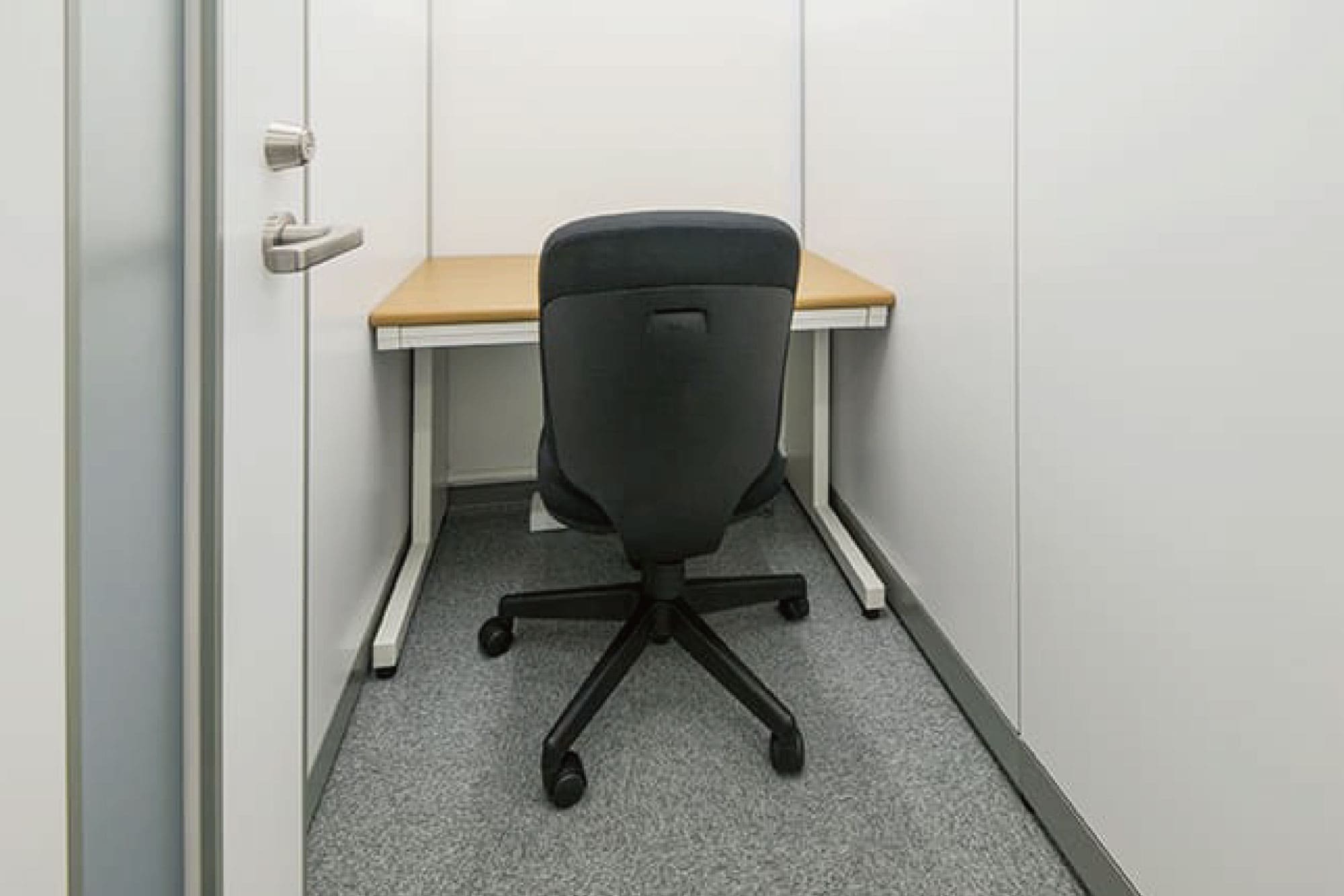 Booth type office space - TENSHO OFFICE Tokyo station