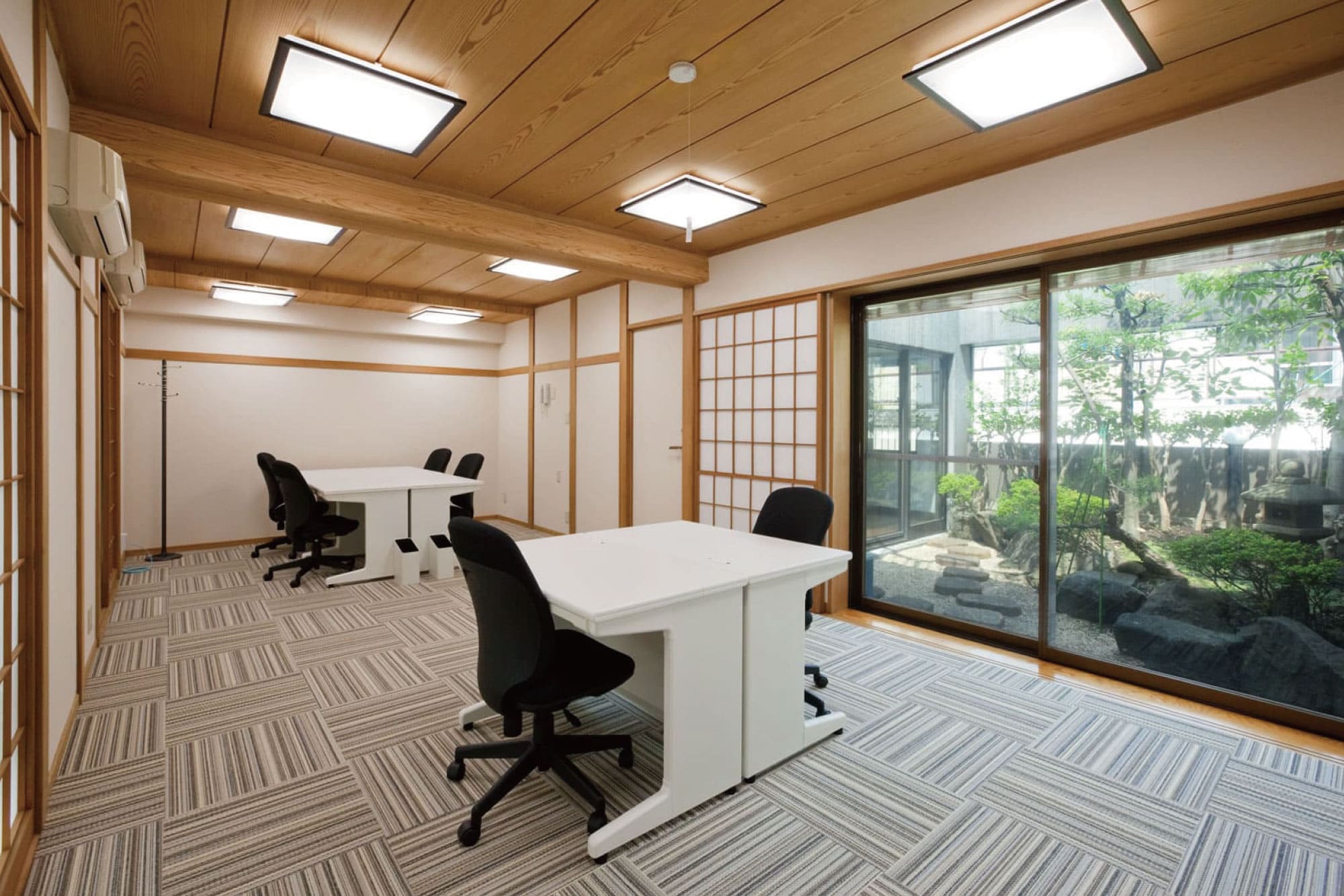 Office space for 8 to 12 person with window - TENSHO OFFICE Shirokane
