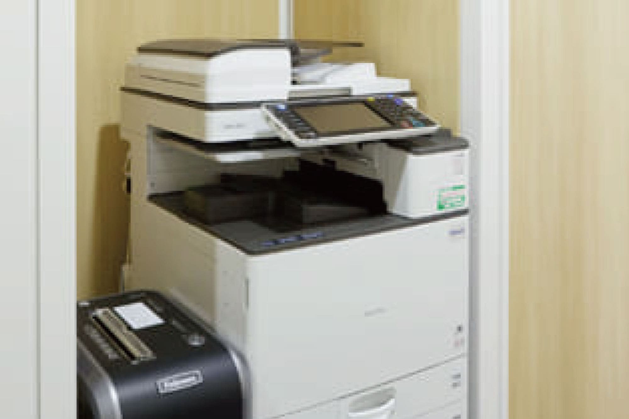 Copy machine and shredder - TENSHO OFFICE Ikebukuro Nishiguchi