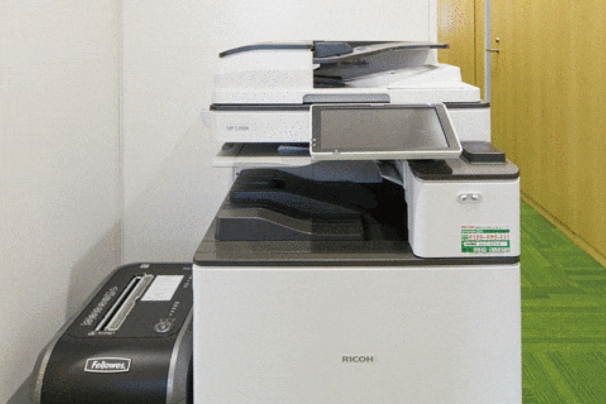 Copy machine and shredder - TENSHO OFFICE Ikebukuro Nishiguchi ANNEX