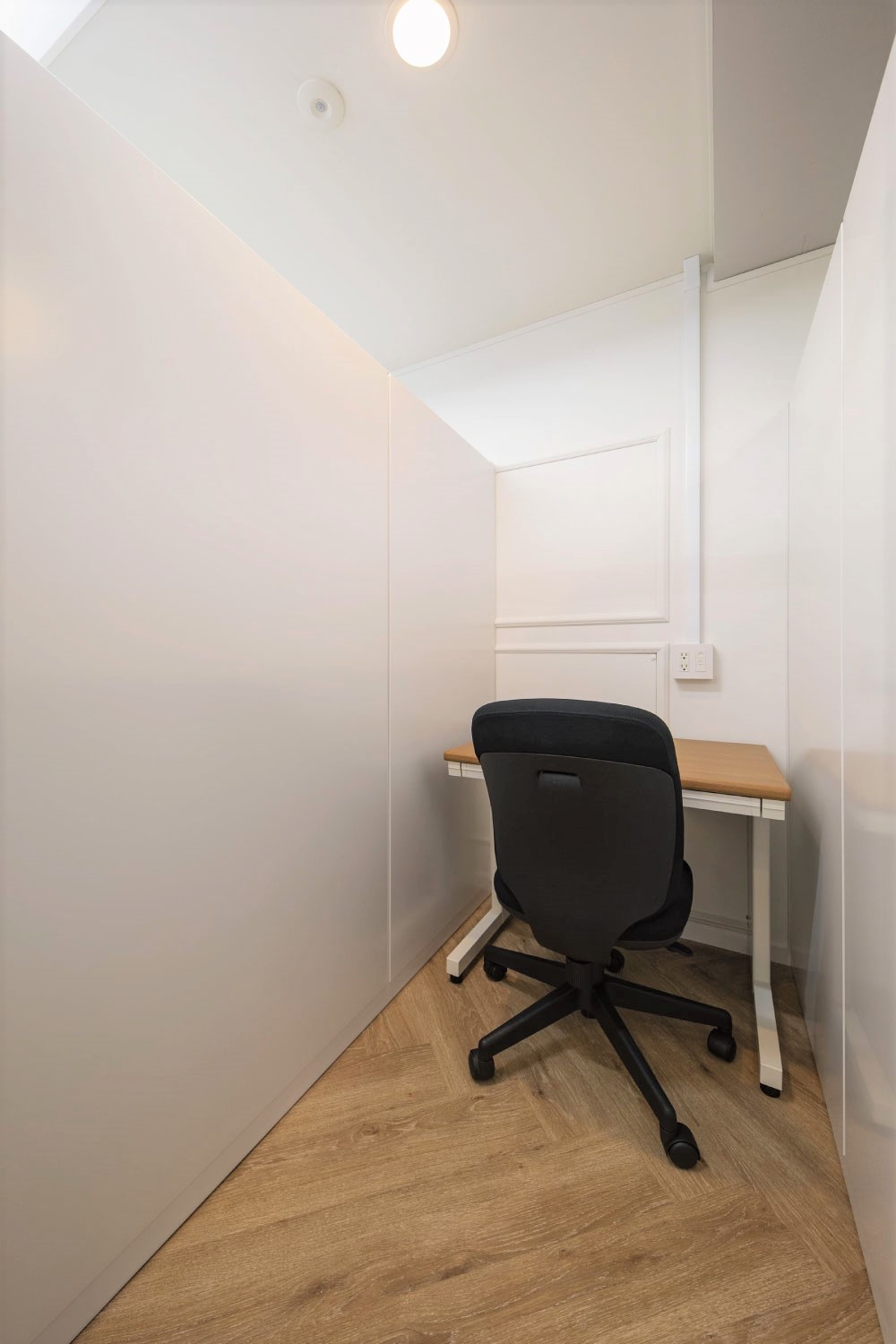 Booth type office space - TENSHO OFFICE Minami-aoyama ANNEX