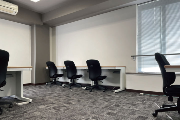 Office space for 10-17 person with window - TENSHO OFFICE