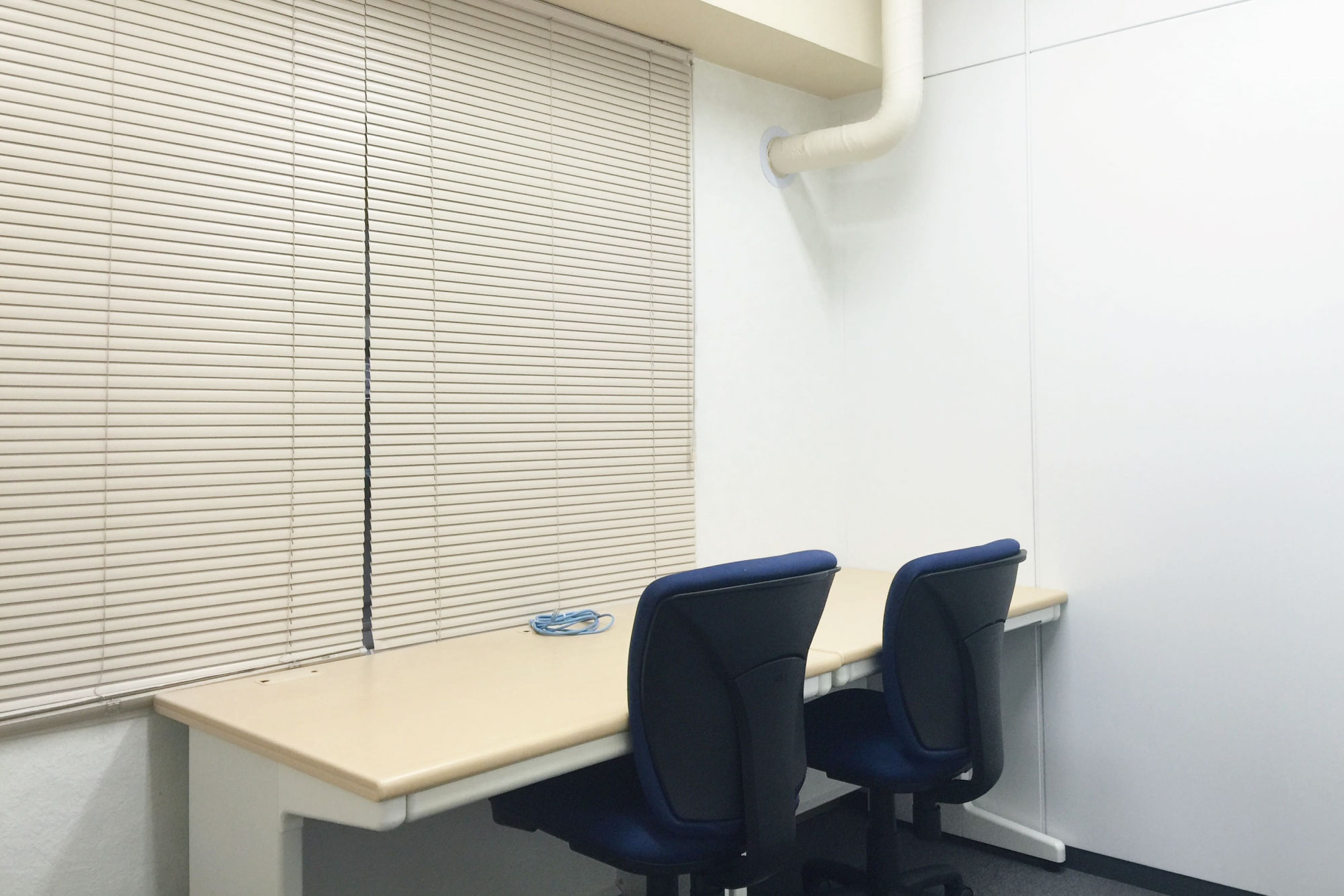Office space for 2 to 3 person with window - TENSHO OFFICE