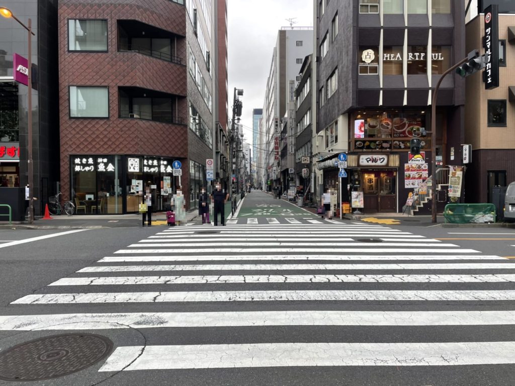Crosswalk straight ahead from the north exit of Kanda Station