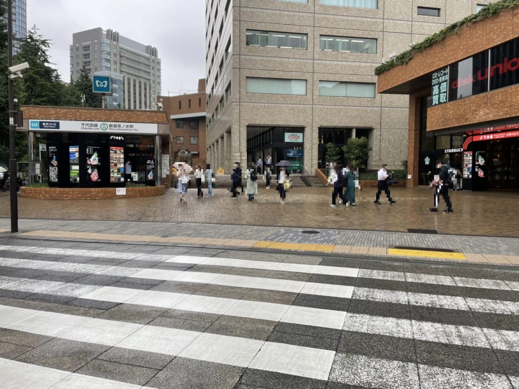 Pedestrian crossing in front of Shin-ochanomizu station