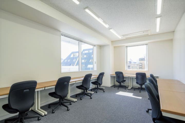 Office space for 8 to 10 person with window - TENSHO OFFICE Shinjuku-sanchome