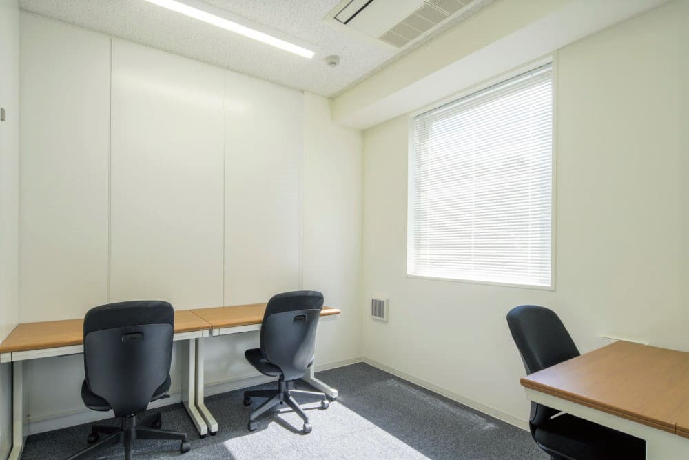 Office space for 4 person with window - TENSHO OFFICE Shinjuku-sanchome