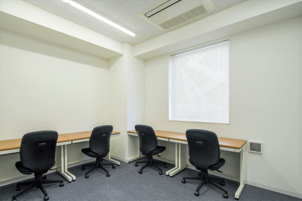 Office space for 4 to 6 person with window - TENSHO OFFICE Shinjuku-sanchome