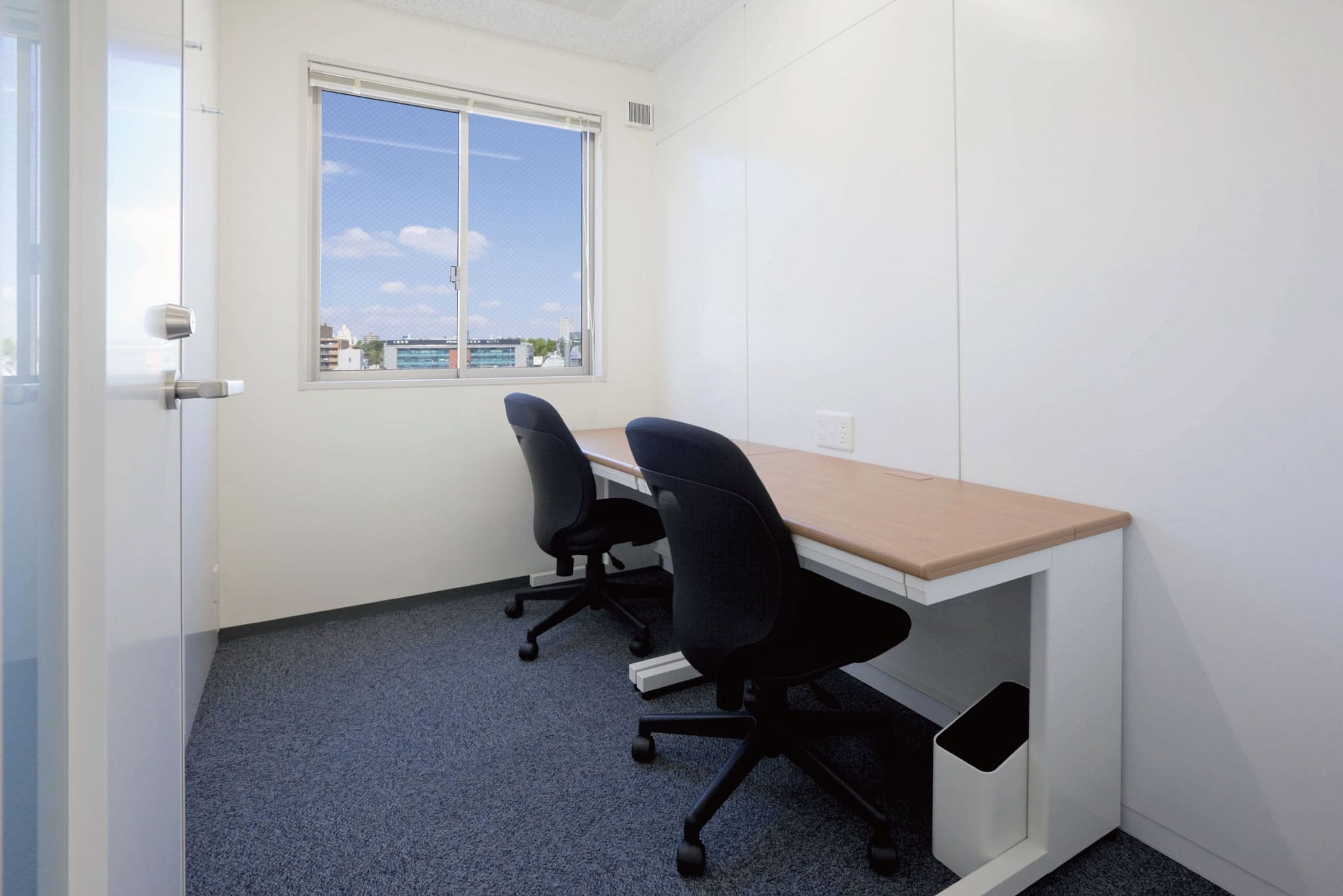 Office space for 2 person with window - TENSHO OFFICE Takadanobaba
