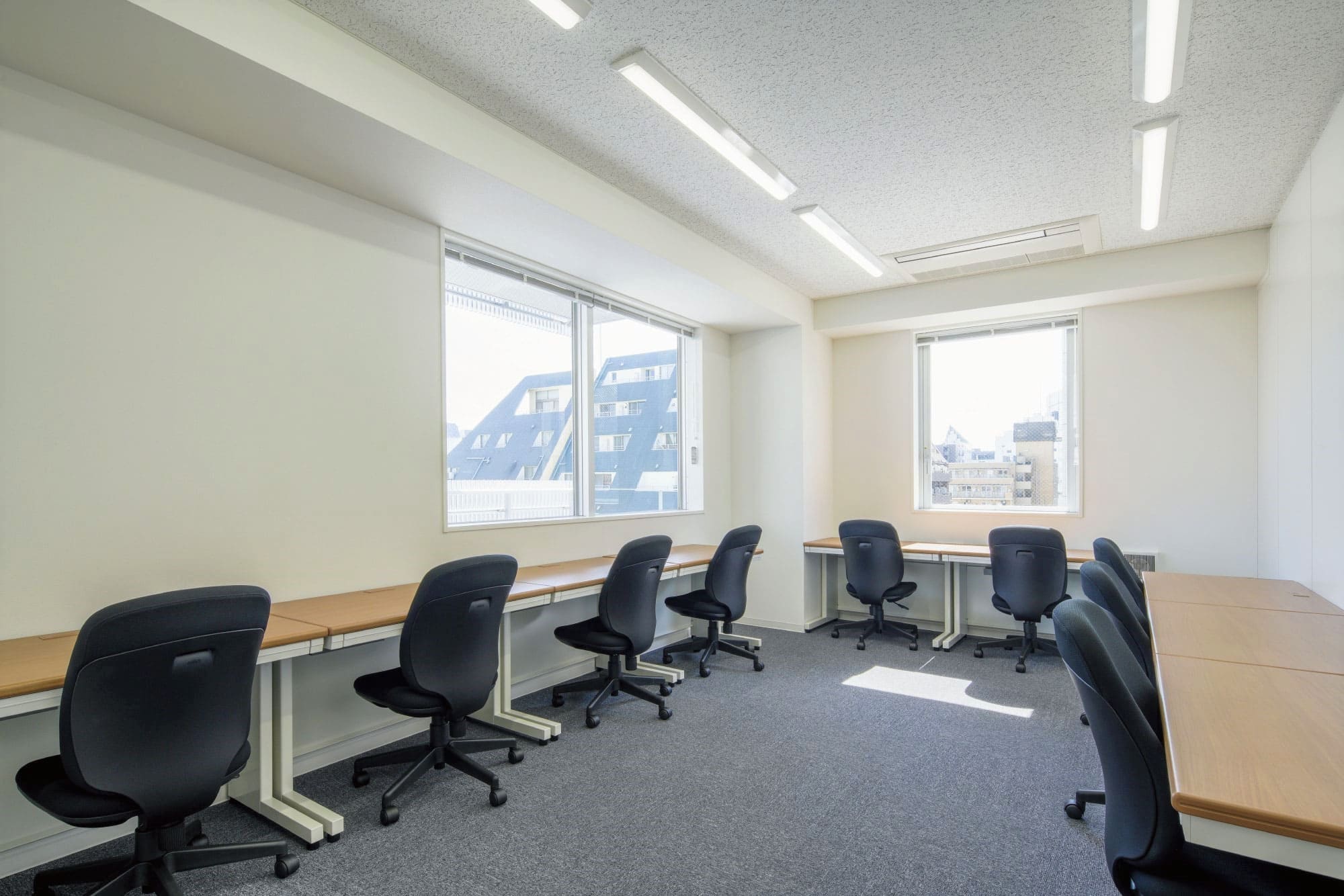 Office space for 8 to 10 person with window - TENSHO OFFICE Shinjuku-sanchome