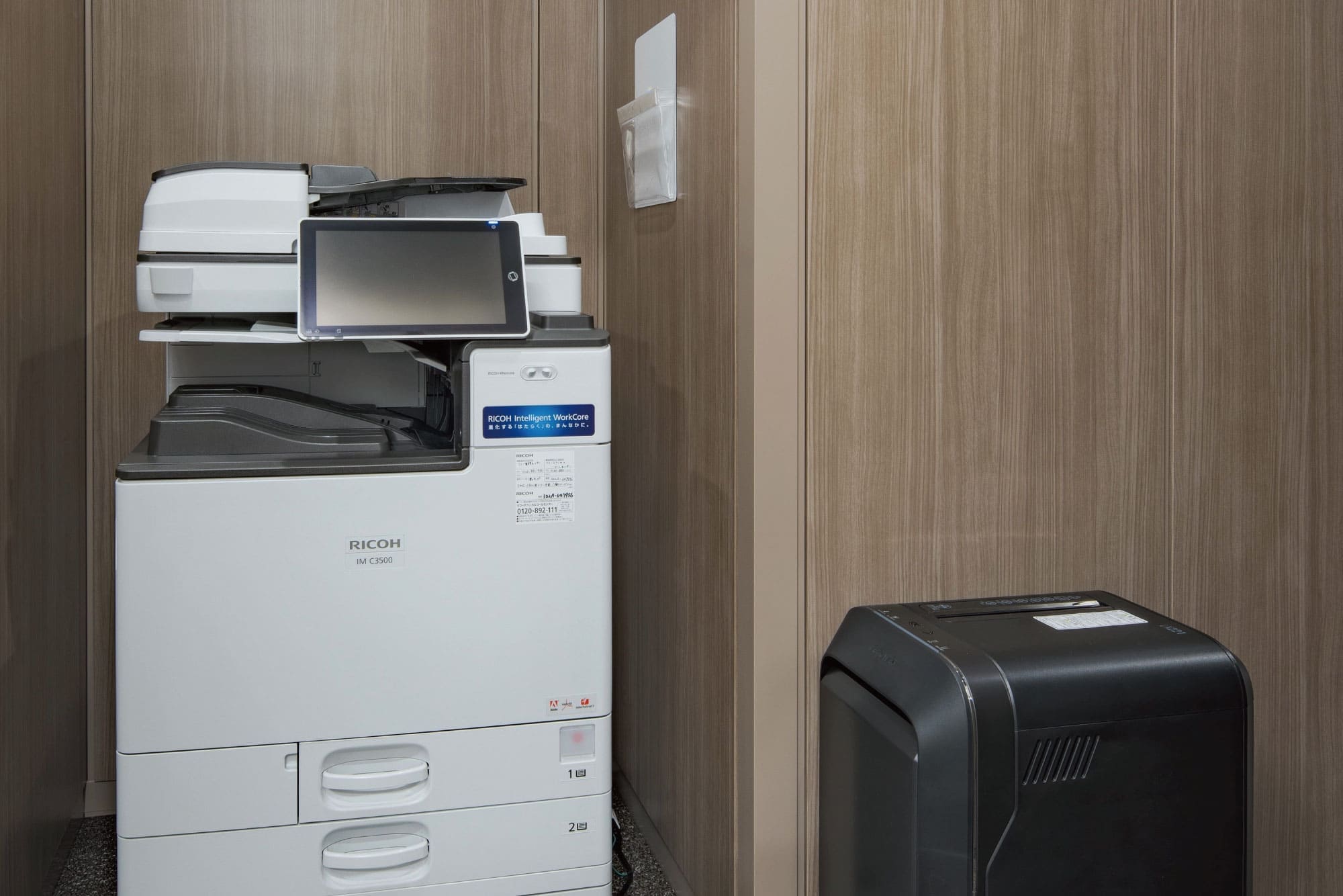 Copy machine and shredder - TENSHO OFFICE Nihombashi