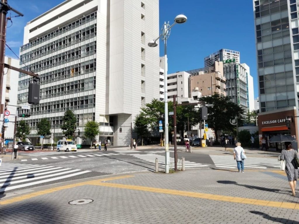 Scramble intersection at the east exit of Tamachi Station