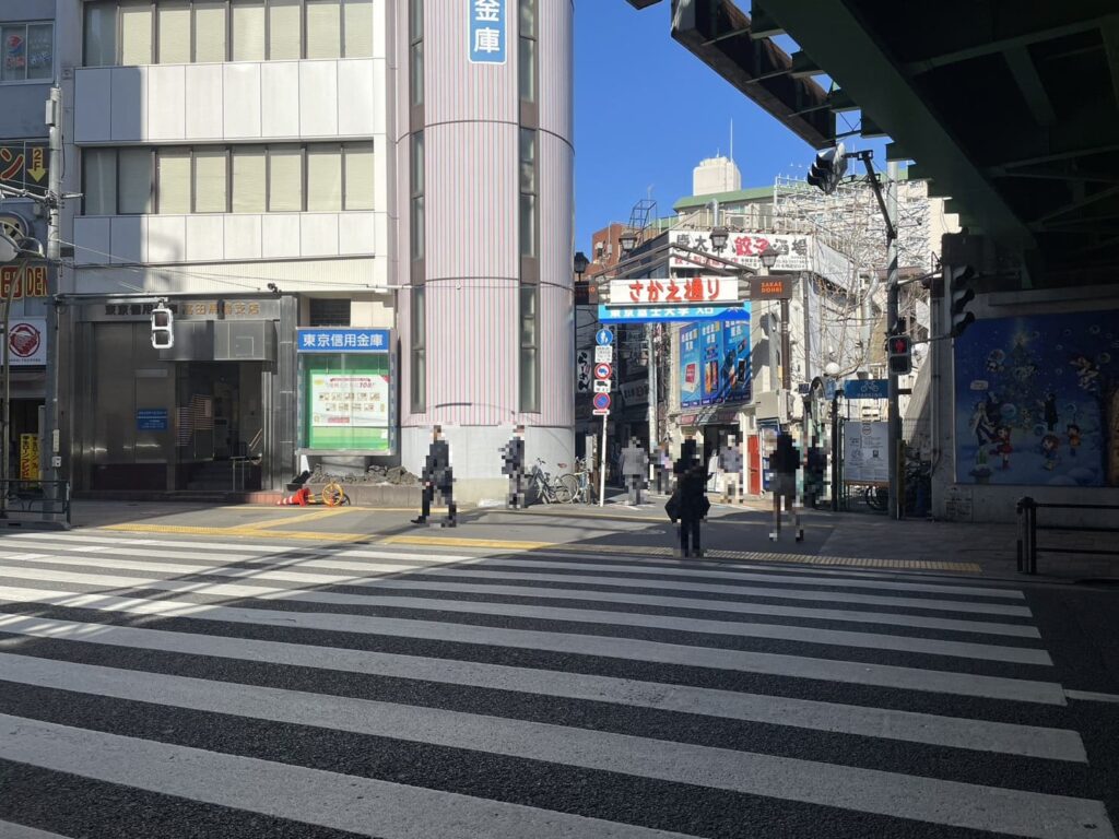 Pedestrian crossing in front of Saae Street