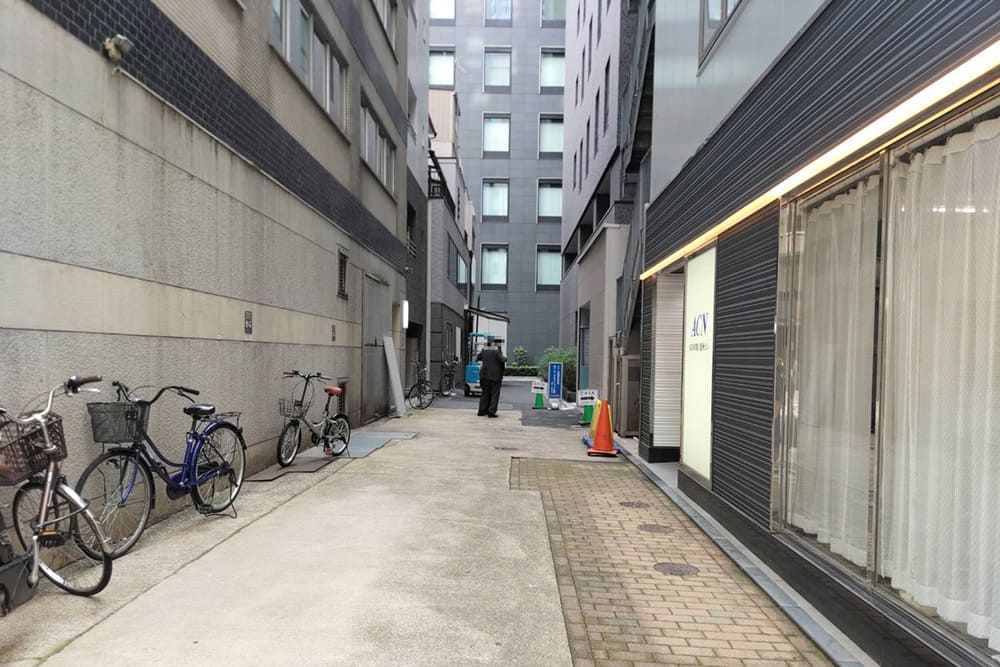 Alley next to Yamato Transport in Kyobashi