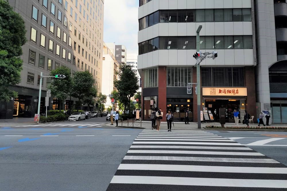 Ueshima Coffee and pedestrian crossing